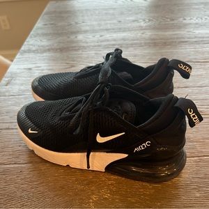 Boys Nike Airmax 270 black and white